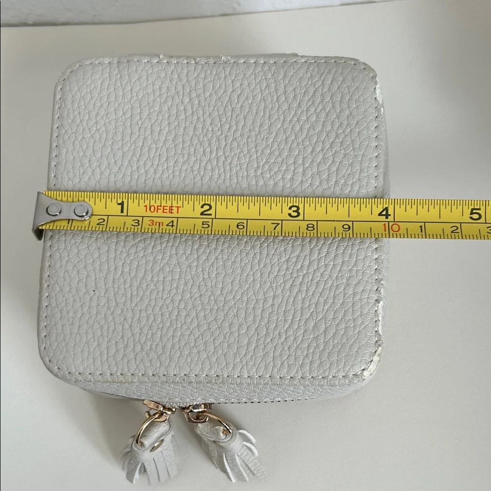 Compact White Leather Travel Jewelry Case with Tassel Zipper
